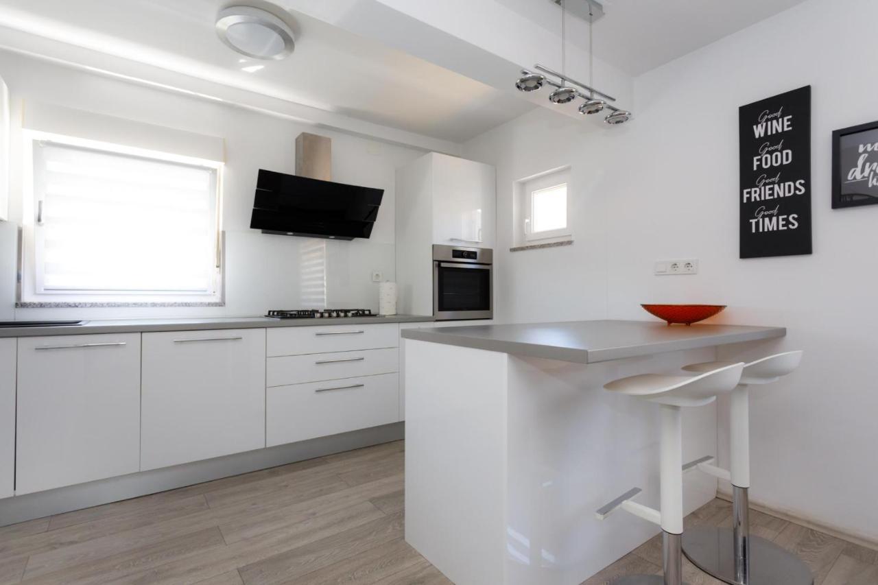 Apartman Laura Krk Town Dış mekan fotoğraf