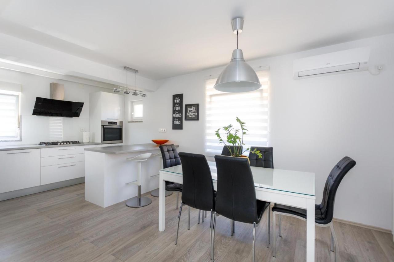Apartman Laura Krk Town Dış mekan fotoğraf